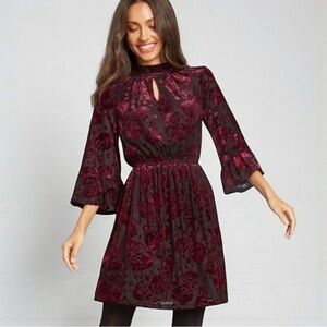 🌻ModCloth Very Visionary Burnout Velvet Bell Sleeve A-Line Mini Dress Size M